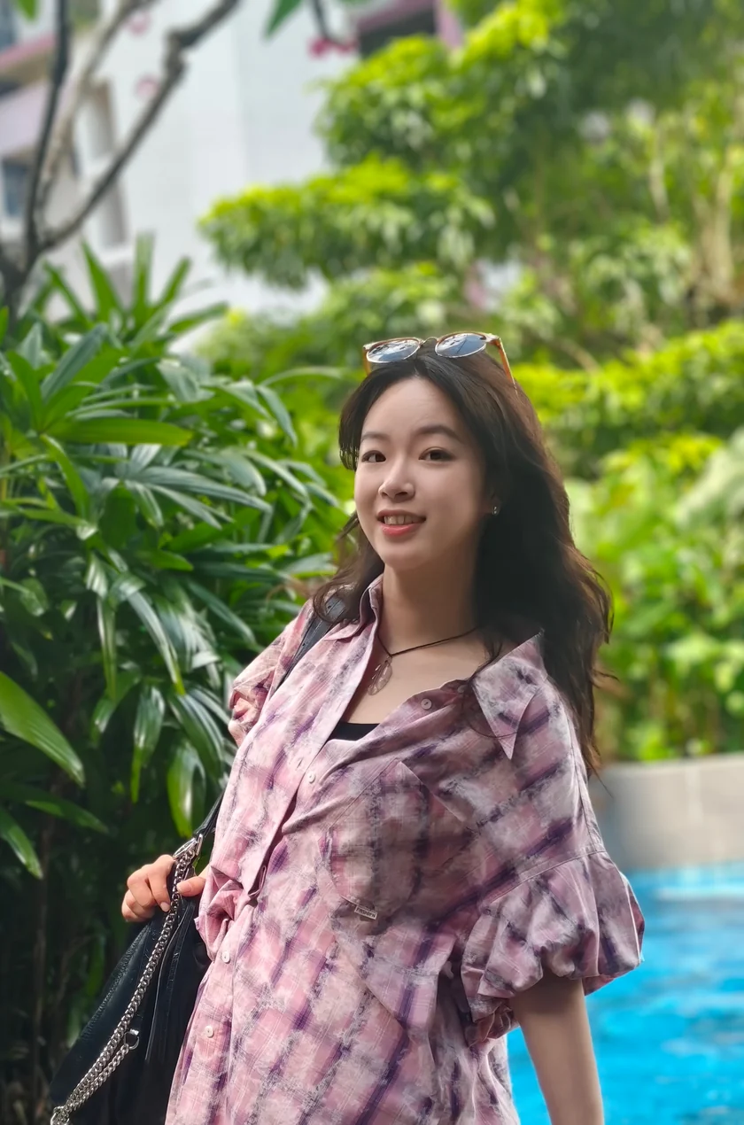 Portrait of Chen Die in a garden setting.